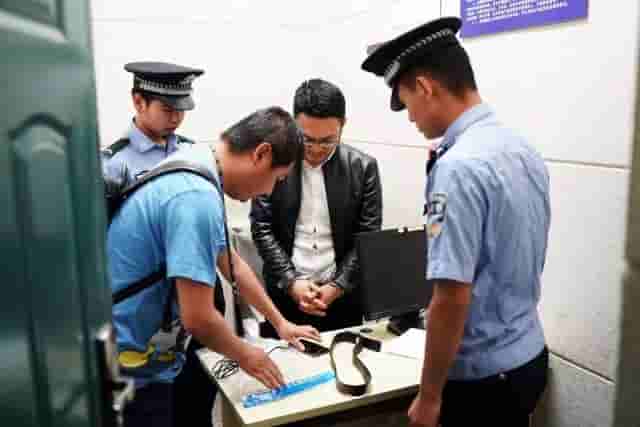 12年，上海监狱一小偷因不吃米饭引狱警怀疑，揭开真相后被判死刑