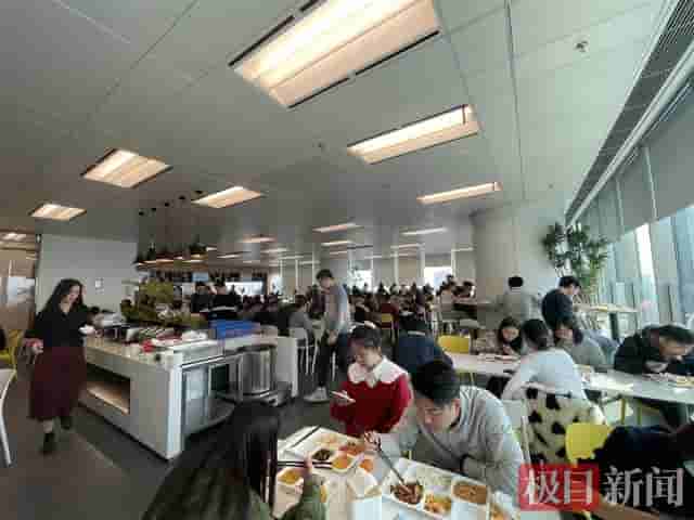 菜品五元到十元不等，武汉硚口开设首家“白领食堂”，可满足1200人次就餐