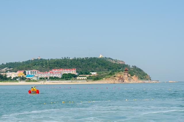中国海鲜之乡，被誉为海上仙山，游客取名“小青岛”，海鲜吃到撑