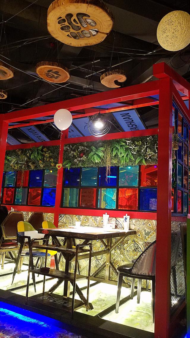 哈尔滨现在餐饮店起名都挺潮，叫个“虾捞虾涮”好在一点不瞎