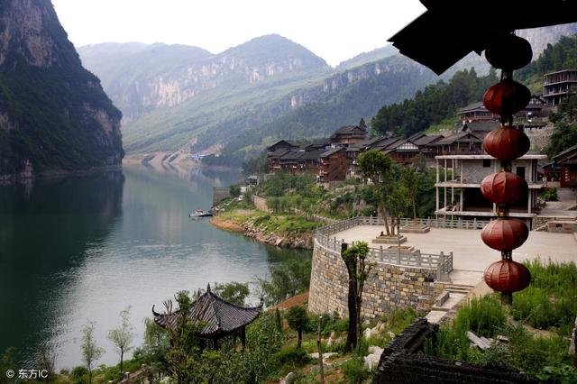 中国历史文化名镇，坐落在乌江边上，已有千年历史