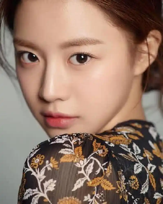 韩国的十大美女,一半性感妩媚,一半冰清玉洁,各个都是人间尤物