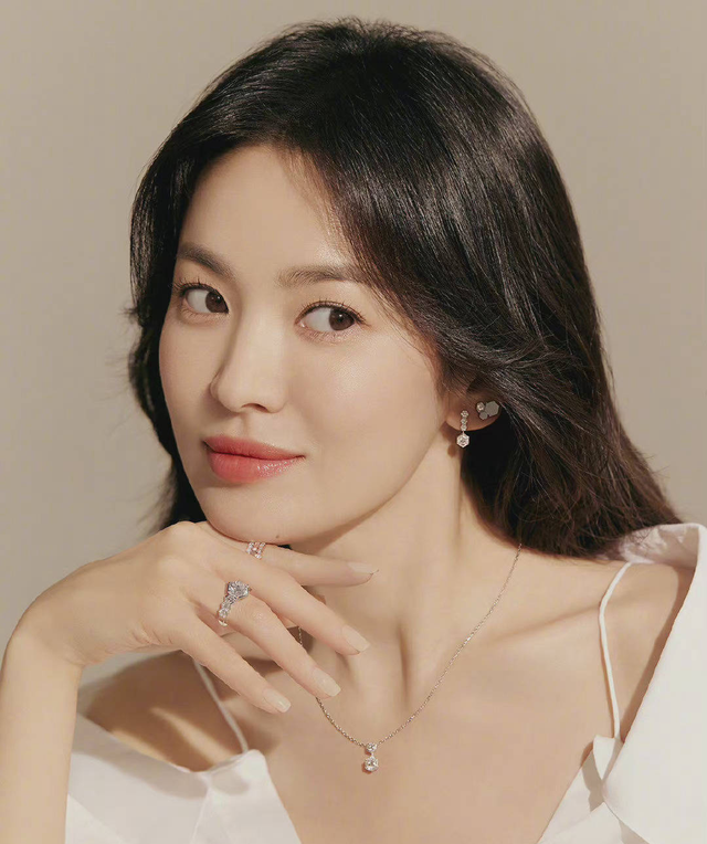 韩国的十大美女,一半性感妩媚,一半冰清玉洁,各个都是人间尤物