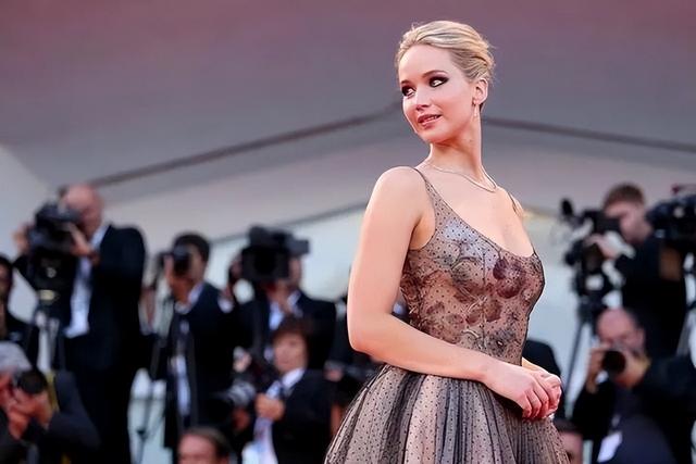 最新排名!2024好莱坞最性感的5位女星出炉了,绯红女巫冲进前3