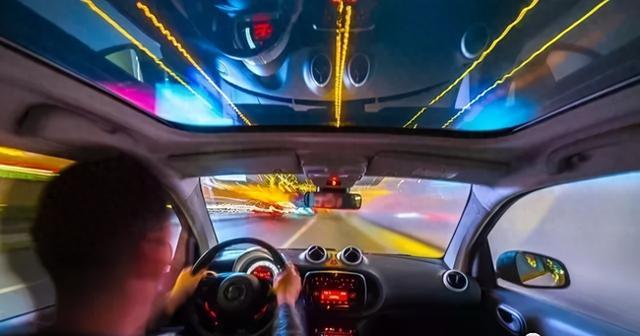 汽车脚垫下岗了,今年流行“空气垫”,开车安全又舒适,每车通用