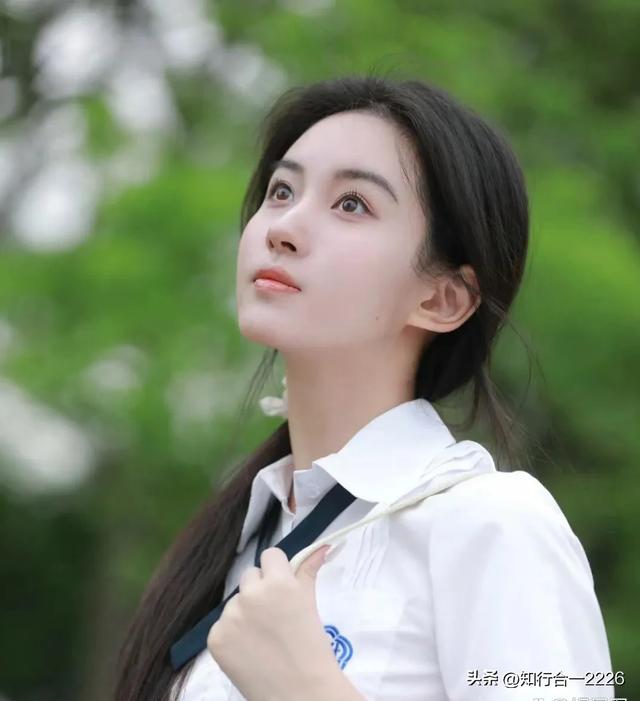 00后广西妹挑大梁演小龙女,高中爆火到电影出圈,背后故事太震撼