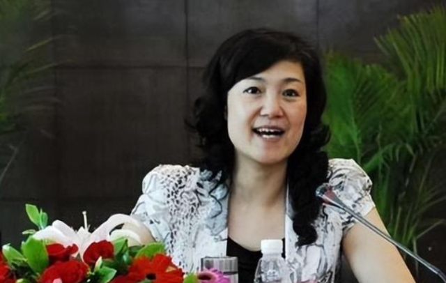 四川美女书记袁菱:敛财九千万判无期,用职权逼男下属臣服于自己