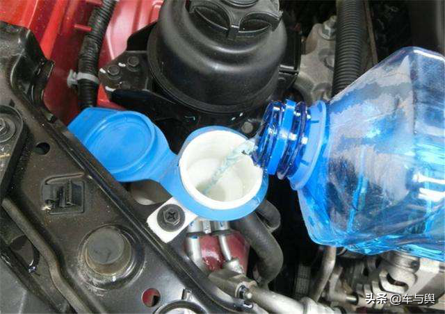 雨刮器能拨动,但是不能喷洒玻璃水,是什么原因造成的