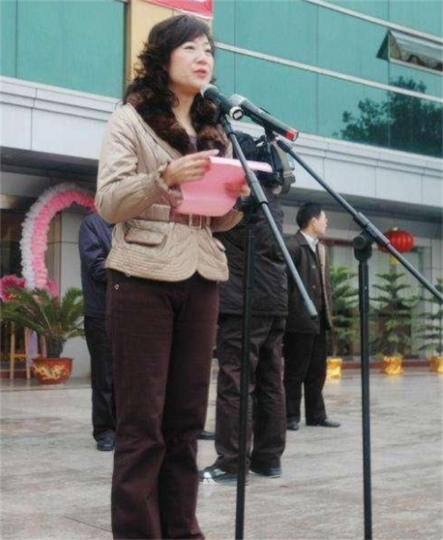 四川美女书记袁菱:敛财九千万判无期,用职权逼男下属臣服于自己