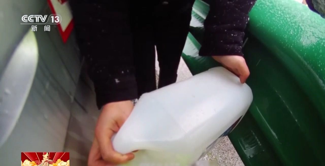 自驾返程高峰来临 车辆在路上发生故障咋办?牢记九字诀→