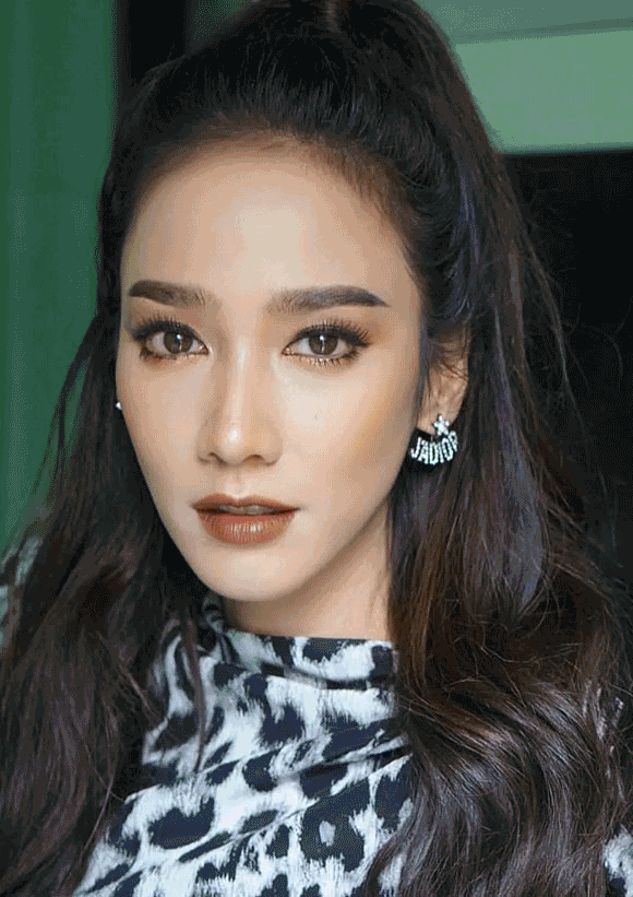 42岁的她,凭什么稳坐泰国“顶流”宝座?