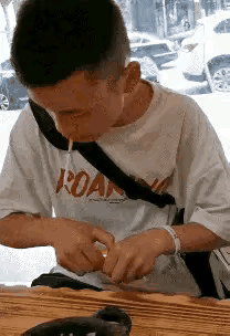 动图gif合集,美女得知公司没帅哥后,这放飞自我骚操作太绝了。