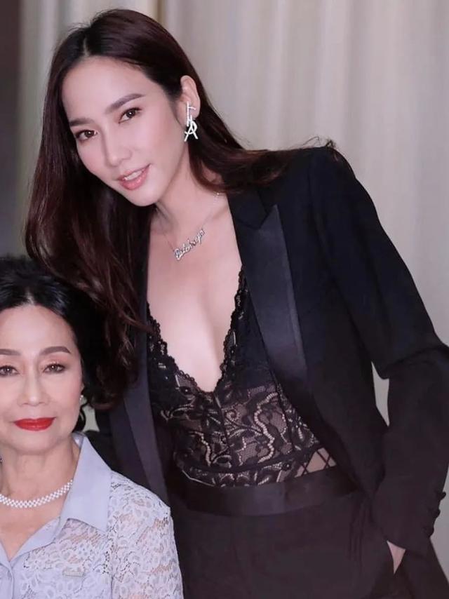 42岁的她,凭什么稳坐泰国“顶流”宝座?