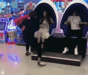 动图gif合集,美女得知公司没帅哥后,这放飞自我骚操作太绝了。