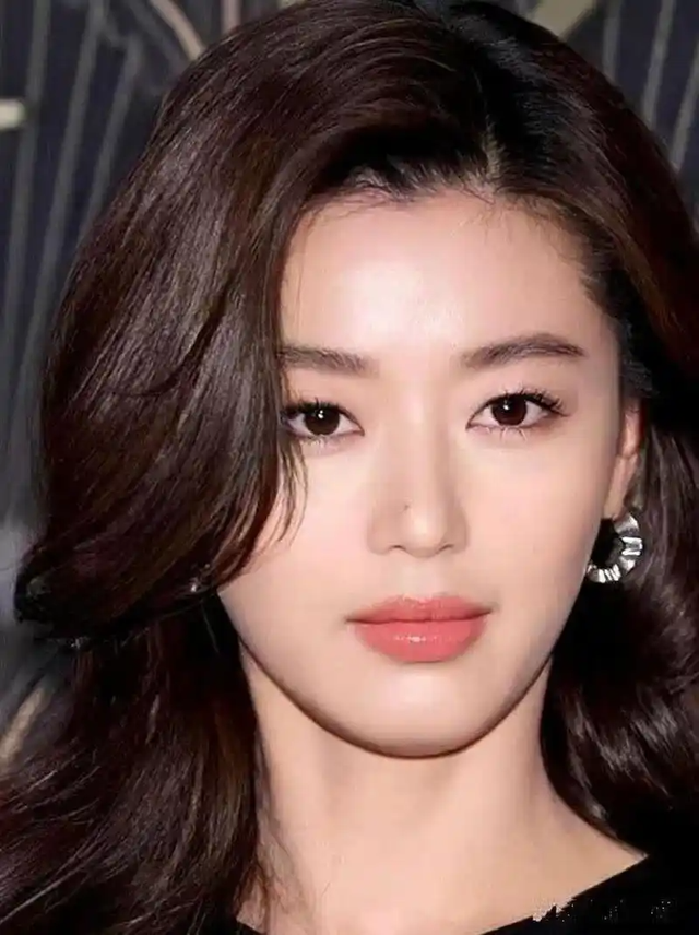 韩国的十大美女,一半性感妩媚,一半冰清玉洁,各个都是人间尤物