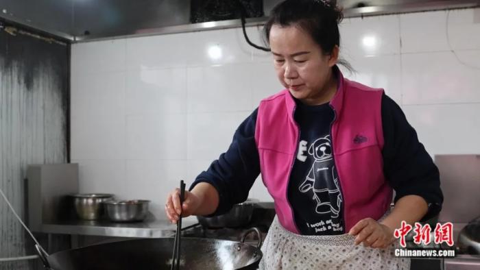 寻味新疆锡伯族春节必备小吃：“馃子额芬”