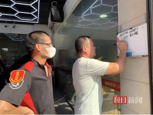 武汉一家途虎店招聘“洗车美容师”,半年接纳三位聋哑洗车工