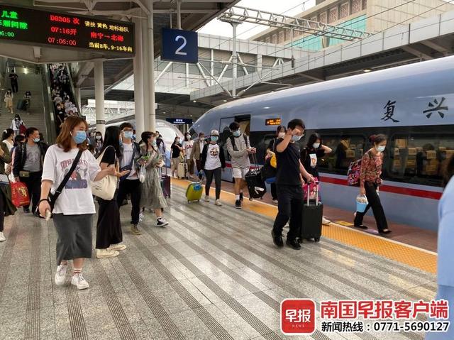 “五一”小长假期间,往北海、崇左再增开10趟客车