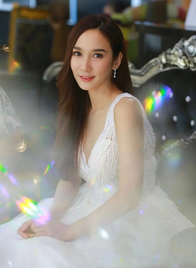 42岁的她,凭什么稳坐泰国“顶流”宝座?