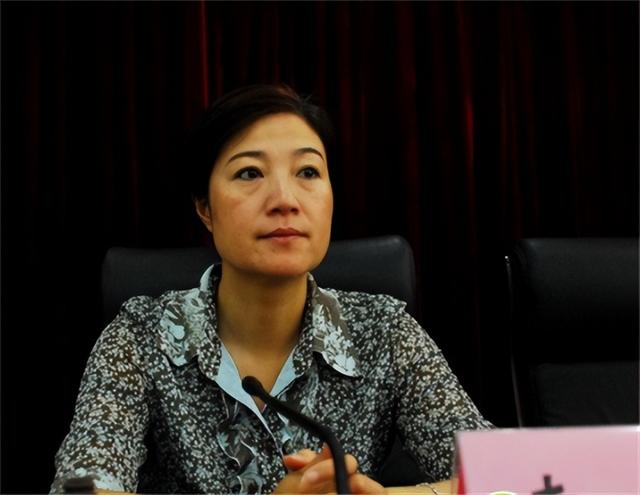 四川美女书记袁菱:敛财九千万判无期,用职权逼男下属臣服于自己