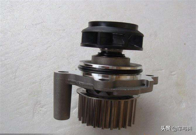 雨刮器能拨动,但是不能喷洒玻璃水,是什么原因造成的