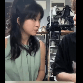 动图gif合集,美女得知公司没帅哥后,这放飞自我骚操作太绝了。