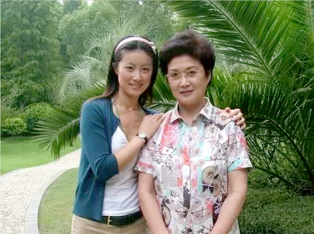 越剧张宇峰:嫁二婚丑男引争议,如今被婆家当成宝,成人生赢家