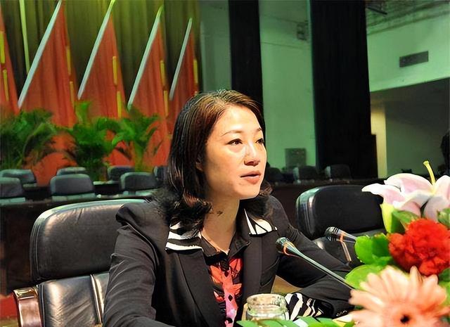 四川美女书记袁菱:敛财九千万判无期,用职权逼男下属臣服于自己