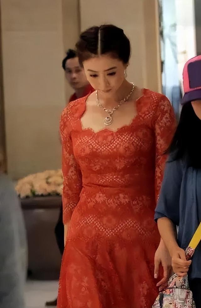 肉感女神蒋欣太丰满了!大胸肥臀,匀称、前凸后翘身材太迷人 -