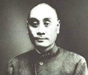 “哈儿”却成了川军将领,养妻妾40人还活了83岁,六个字总结一生