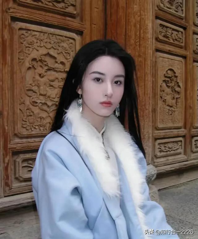 00后广西妹挑大梁演小龙女,高中爆火到电影出圈,背后故事太震撼