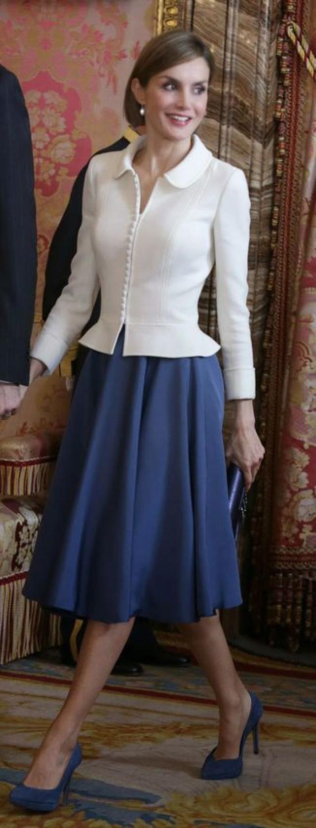 有种“气质”叫莱后剪了个短发!即使穿旧衣,也依然优雅到骨子里