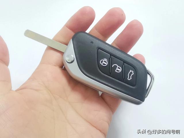 北汽绅宝车钥匙外壳拆解流程,昌河遥控器教你怎么更换电池。