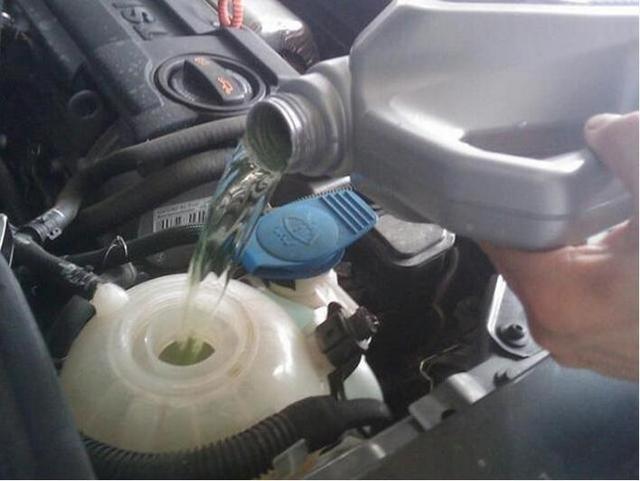 自己怎么制作防冻液?这个方法省钱又方便