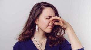 公车上的美女(丰满美女公交上“漏尿”，被帅哥嘲讽没教养，大妈：有妈生没妈教)