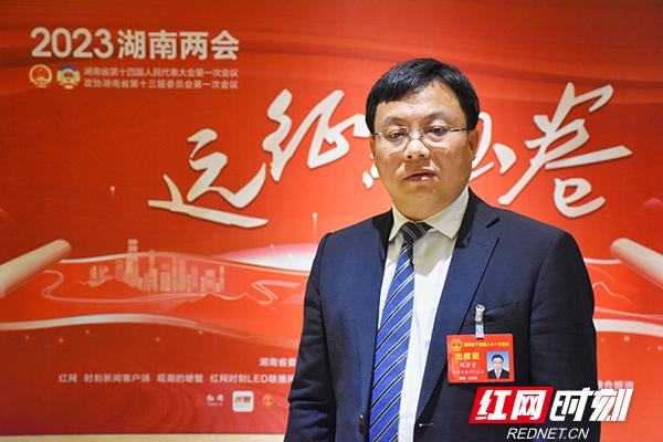 两会好声音丨饶碧宇:加速建设湘西州高速公路 给过路费做“减法”