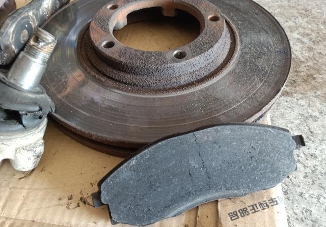 汽车开起来抖动是什么原因?不懂别乱修,修车师傅来教你