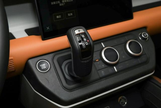 国产VS进口!猛士917对比路虎卫士,高端越野车到底该怎么选?