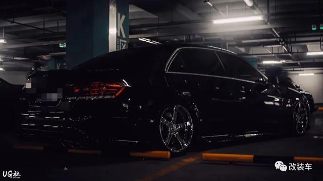 VIP范十足的奔驰E级W212,改装让车子变得更加年轻、更有气质