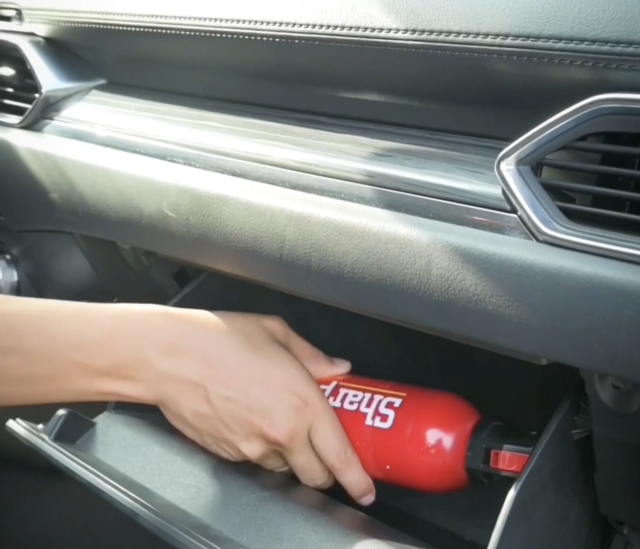 底盘“喷火”、烧得只剩铁架!车辆自燃到底该咋办?