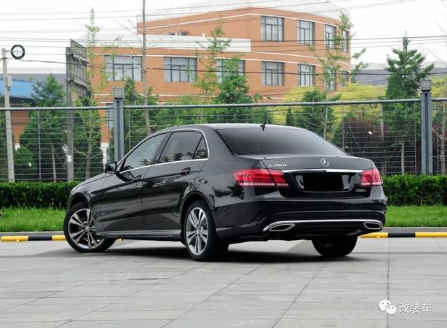 VIP范十足的奔驰E级W212,改装让车子变得更加年轻、更有气质