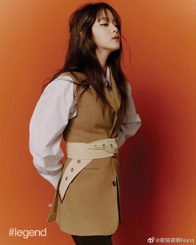 20岁欧阳娜娜近照,小腹凸起小腿显粗,还被拍成一米五,太扎心