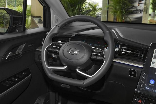 售16.98万起,空间够大,省心省油,解析北京现代库斯途