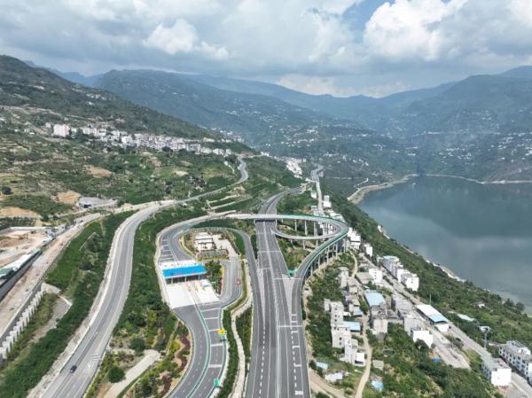 云南这条高速公路正式通车收费!还有多个项目……