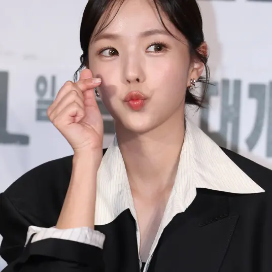 韩国的十大美女,一半性感妩媚,一半冰清玉洁,各个都是人间尤物