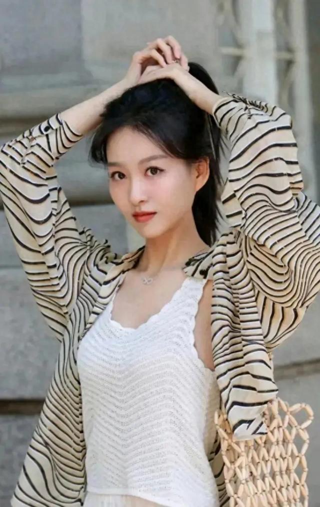 太漂亮了!一看就是个贤惠的女人,散发成熟美的女人,点赞收藏!