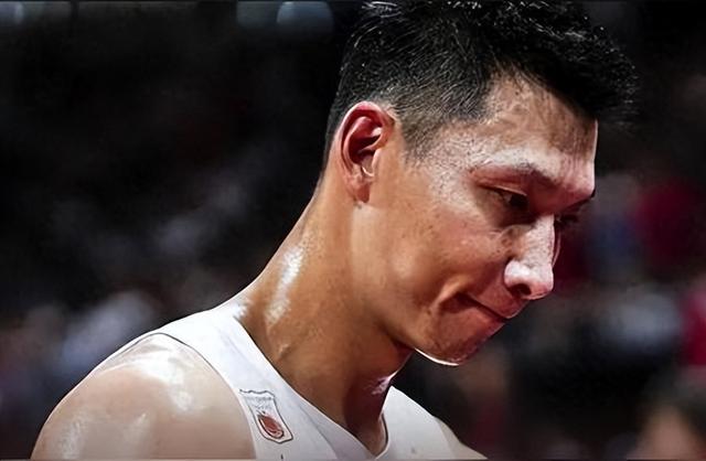 易建联成功背后的女人:身价40亿,后背有纹身,年近50仍维持身材