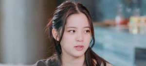 美女的照片曝光(20岁欧阳娜娜近照，小腹凸起小腿显粗，还被拍成一米五，太扎心)