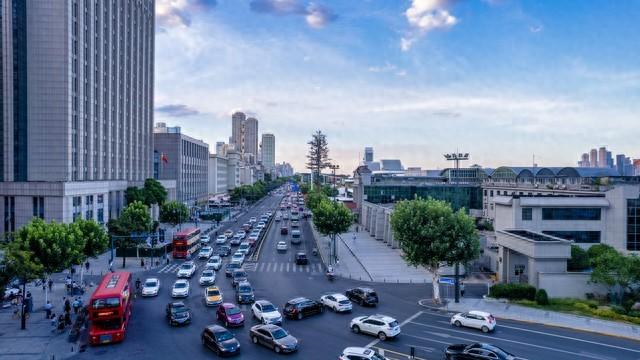 去过太原和济南之后,不吹不黑,济南真的比太原好太多了!