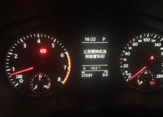 才做完保养没多久仪表提示请更换机油,难道是换了假机油?